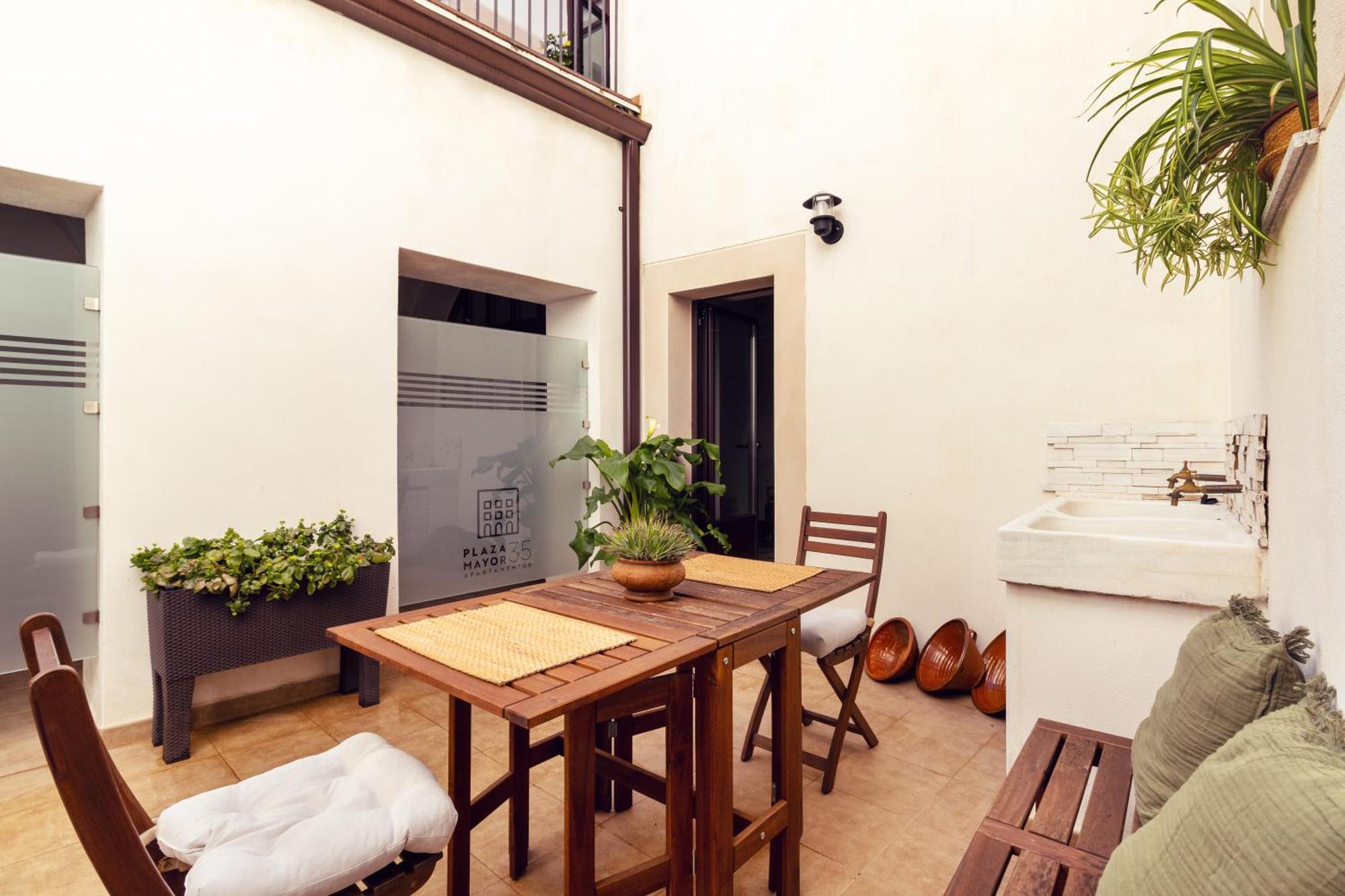 Apartamentos Plaza Mayor 35 Caces Extérieur photo